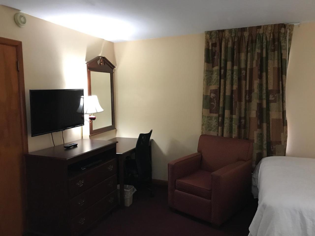 Motel Town House Bedford Bagian luar foto