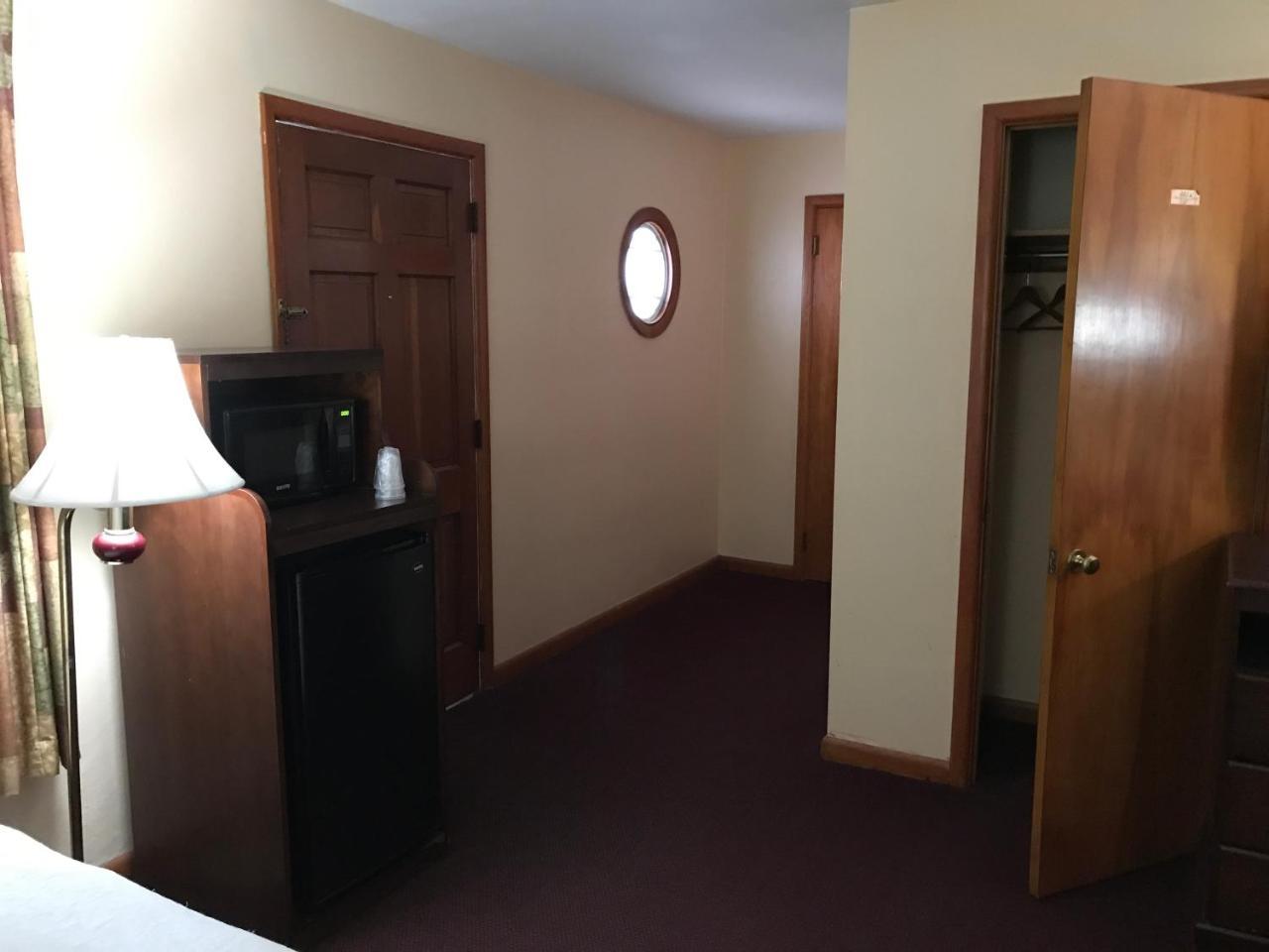 Motel Town House Bedford Bagian luar foto